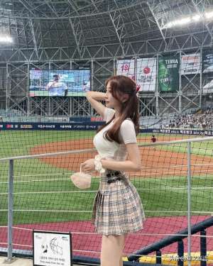 最美韩国美女主播(韩国美女主持天花板身材火辣太让人羡慕性感唯美凹凸身材)