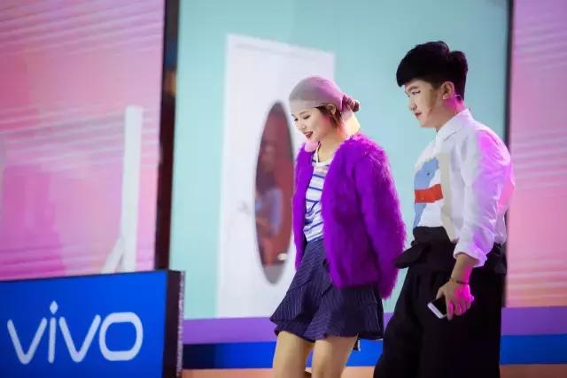 90后夏日甜心的直播好天马行空，鬼知道她们经历了什么