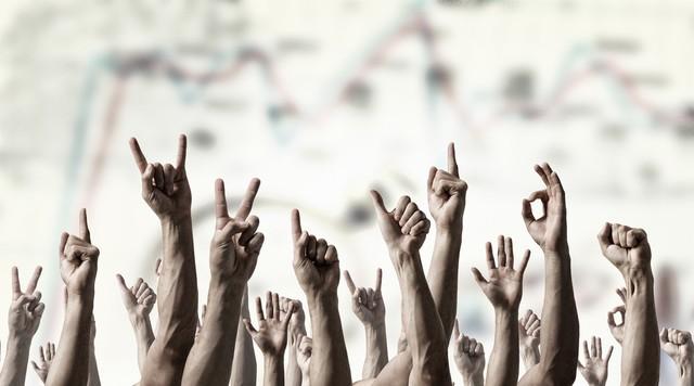 【简直炸裂】女婿给丈母娘直播洗澡，还抱着她睡觉？？