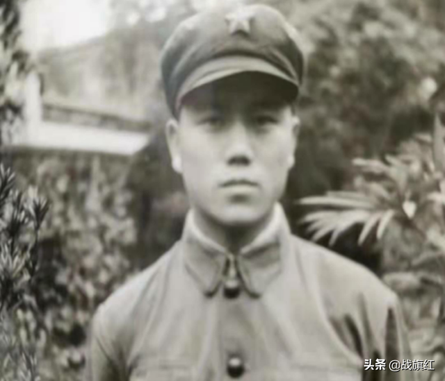 国防施工条件苦，士兵茶余饭后爱跑服务社，只为看一眼美丽女兵