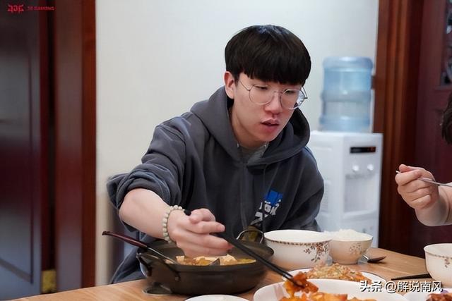 雯神蹭Meiko热度把自己蹭没？LPL解说下场亲自对线