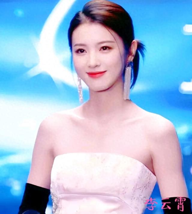 舞台上的灵动公主：李云宵的惊艳演绎