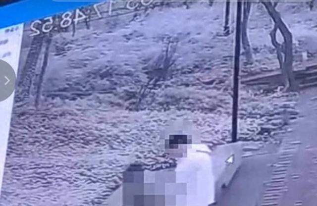 前有两干部直播，后有户外男女野战，还带实时解说的，音画同步！