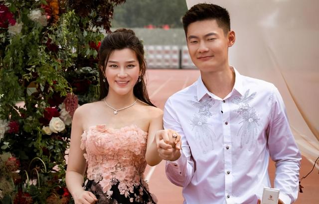 北京卫视女主播遭家暴 养个男孩不容易 养个女孩更难