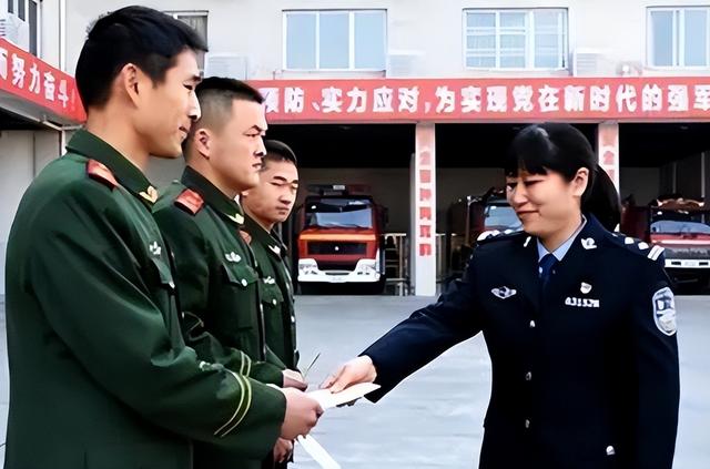 16年前,汶川女警揭衣露乳哺育9婴,归来连升四级,如今怎样了?