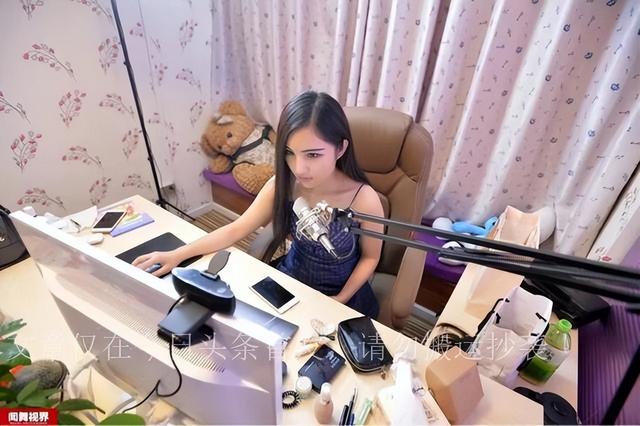 女主播表演“脱裤露乳”求榜一大哥打赏,网友:重赏之下必有勇妇