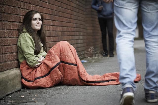 在线要饭：女主播的真相，比想象中更惨烈