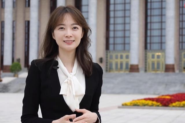 央视王冰冰之后，另一美女记者蹿红！被扒曾是全额奖学金留美硕士