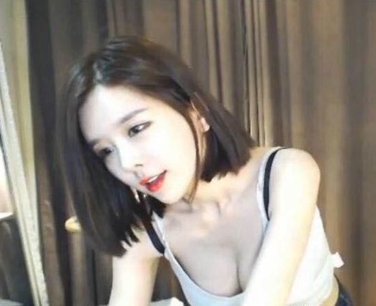 尹素婉为什么被称为“一代韩国电竞女神”