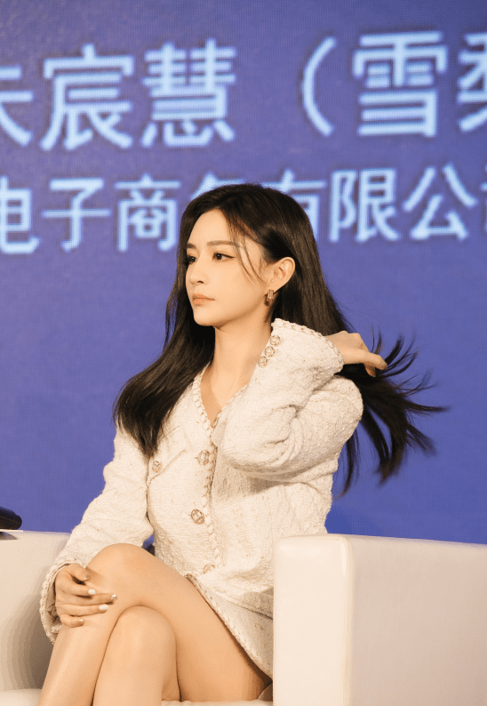 雪梨上脱口秀再提王思聪,昔日小模特,如今已是百亿身家的女老板