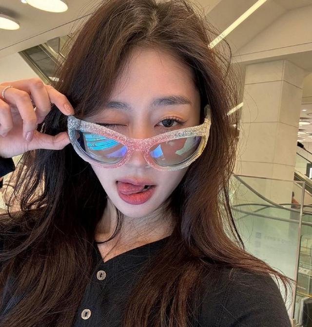 韩女星转行当女主播，4小时就赚了500万韩元，引发韩国网友们热议