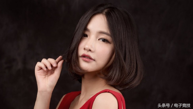 LOL女主播Miss晒照片，配文在座的都是xx｜悦竞有料