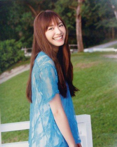 女明星突然宣布隐退：她因宗教得到救赎而出家，性感歌手变农妇