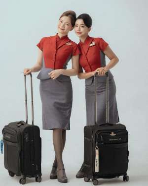 台湾女主播闺蜜(台湾空姐闺蜜写真，甜妹有时候也很飒)