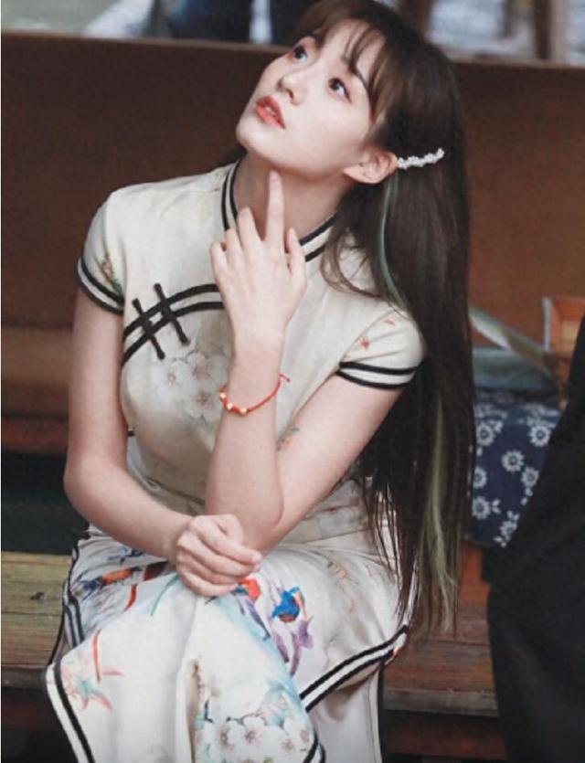 网红小鱼海棠旗袍写真火了，路人大饱眼福，粉丝直呼：我心动了