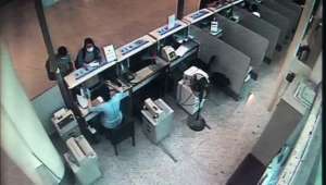 女主播 机场 误机(因看错登机口信息误机了，女乘客当场崩溃“大闹”萧山机场)