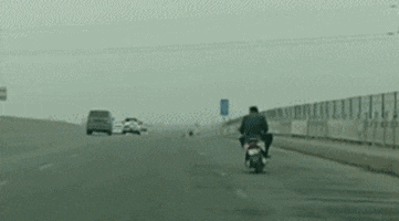 “弟弟的女同学才初一，都这么早熟了吗？”哈哈哈