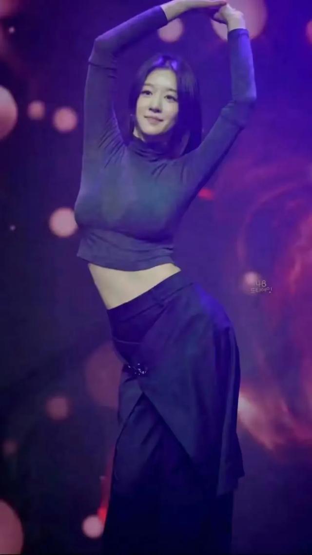 徐睿知首场粉丝见面会大秀性感热舞！穿透视装跳Jennie新歌