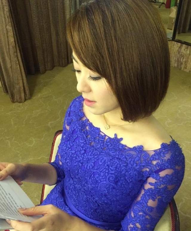 上海财经美女主持孙睿淇，台上台下都风光，婆家背景让人心生羡慕