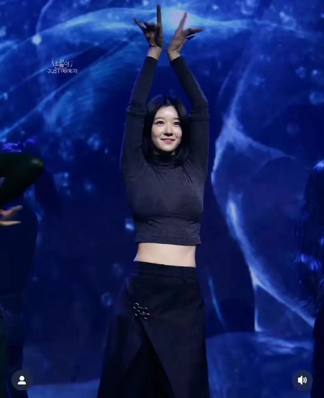 徐睿知首场粉丝见面会大秀性感热舞！穿透视装跳Jennie新歌