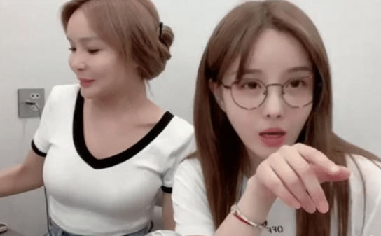 斗鱼“母女”主播被曝5W陪旅游，怒怼爆料者：都是胡编乱造