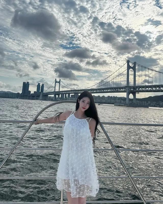 韩国网红j.warm__：长腿女神的多面魅力，实力与颜值并存！