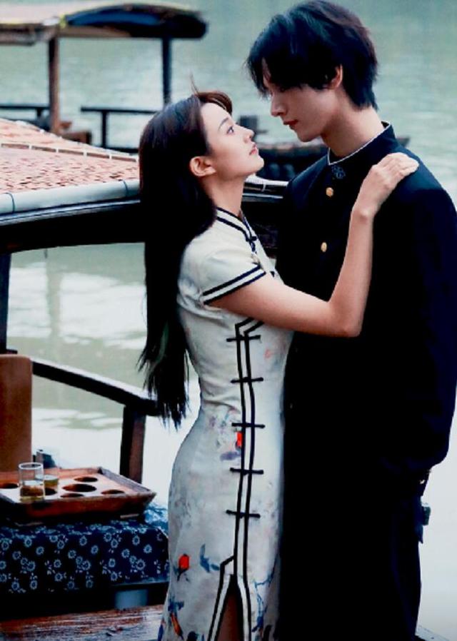 网红小鱼海棠旗袍写真火了，路人大饱眼福，粉丝直呼：我心动了