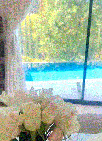 主持人温雅晒三胎满月照，美国豪宅曝光，5岁女儿也在正脸好漂亮