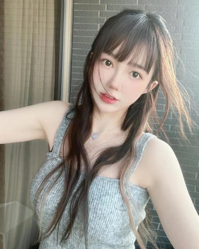 可爱与性感并存，台湾短发萌妹电竞美女主播魅力写真大赏