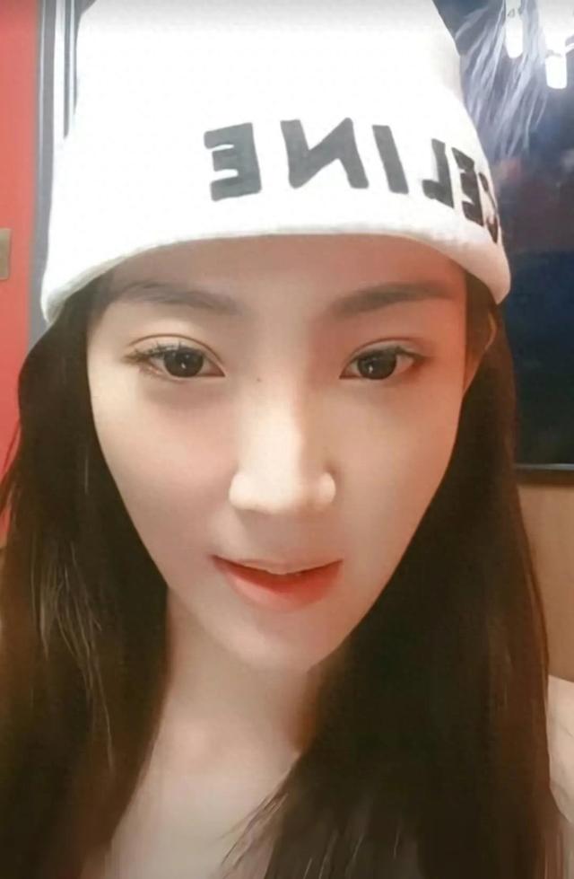 后续，马卉直播大尺度，大尺度日常照片爆出，将永久封禁直播