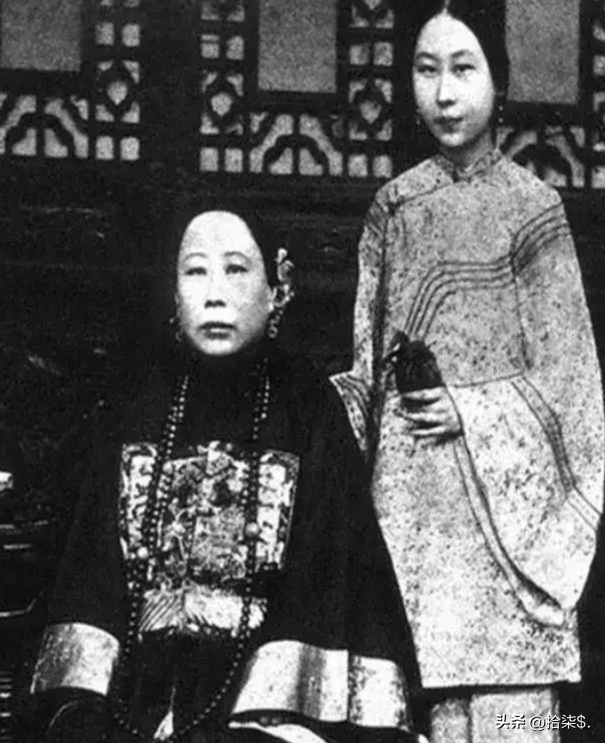 “不堪入目”老照片：日本男女赤裸共浴，喂奶忘记系扣子的妇女