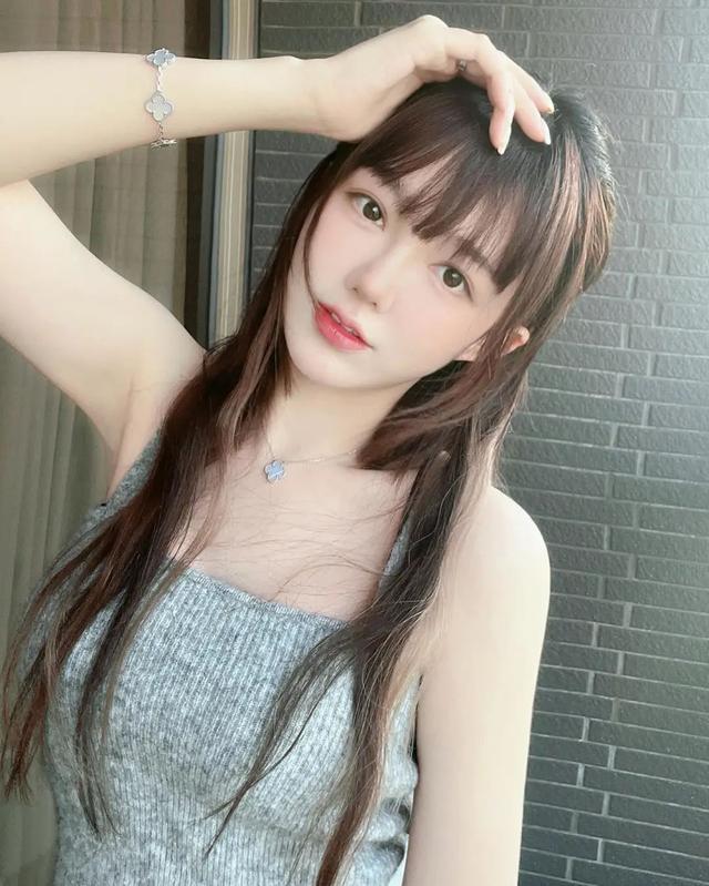 可爱与性感并存，台湾短发萌妹电竞美女主播魅力写真大赏