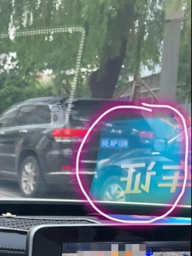 开大奔进故宫“女主角”被曝光：戴千万名表，住9万一平小区！人民日报评：一查到底