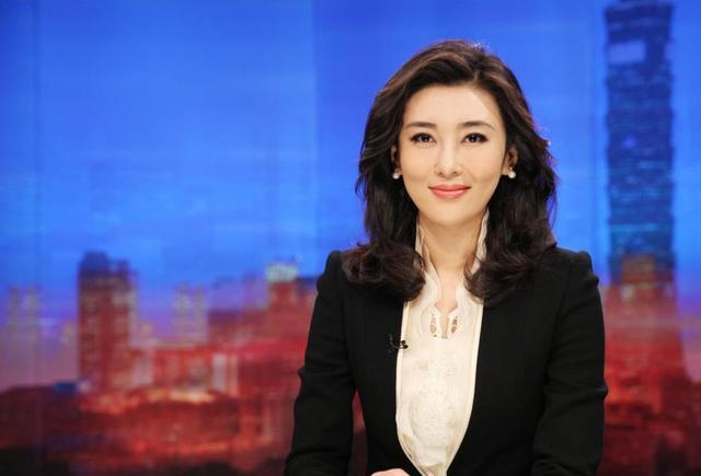 央视王冰冰之后，另一美女记者蹿红！被扒曾是全额奖学金留美硕士
