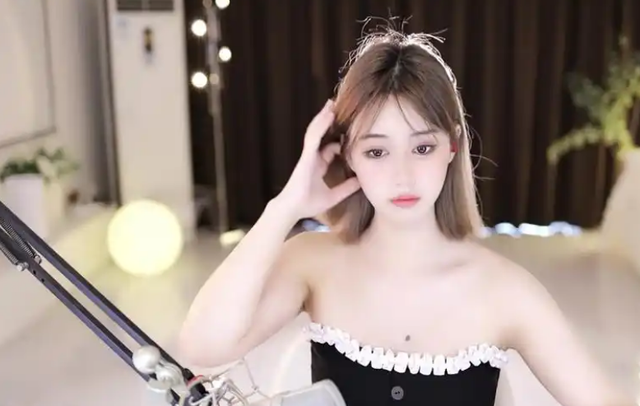 湖南女指挥线上打呼噜被群嘲，本人笑称：女生就不能打呼噜？