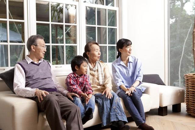 【简直炸裂】女婿给丈母娘直播洗澡，还抱着她睡觉？？