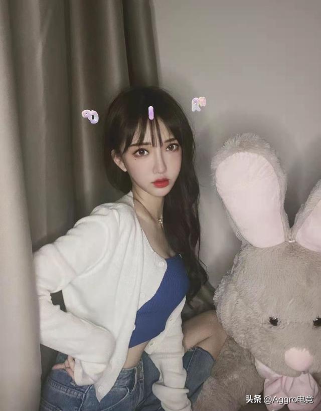 斗鱼女主播双腿淤青直播，被观众质疑，无奈晒出练舞视频自证