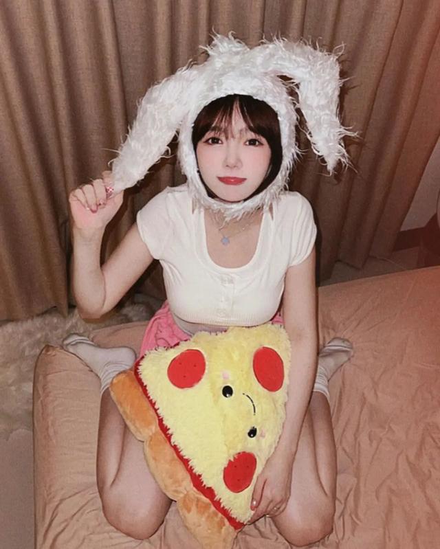 可爱与性感并存，台湾短发萌妹电竞美女主播魅力写真大赏