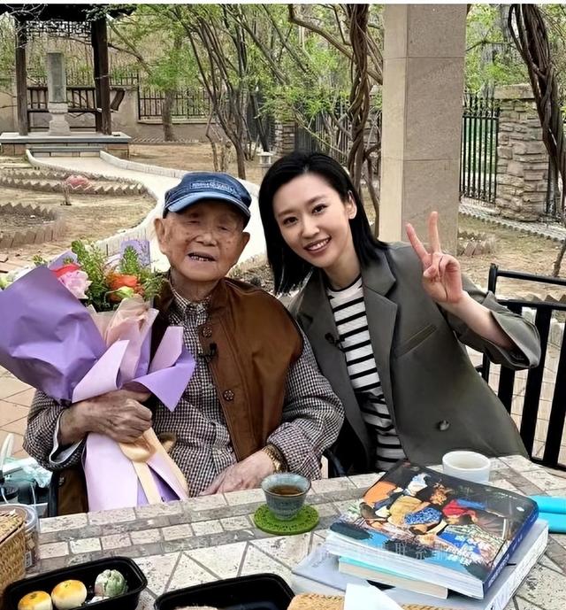 《新闻联播》首位90后女主播王音棋：看完她的履历后，我彻底服了