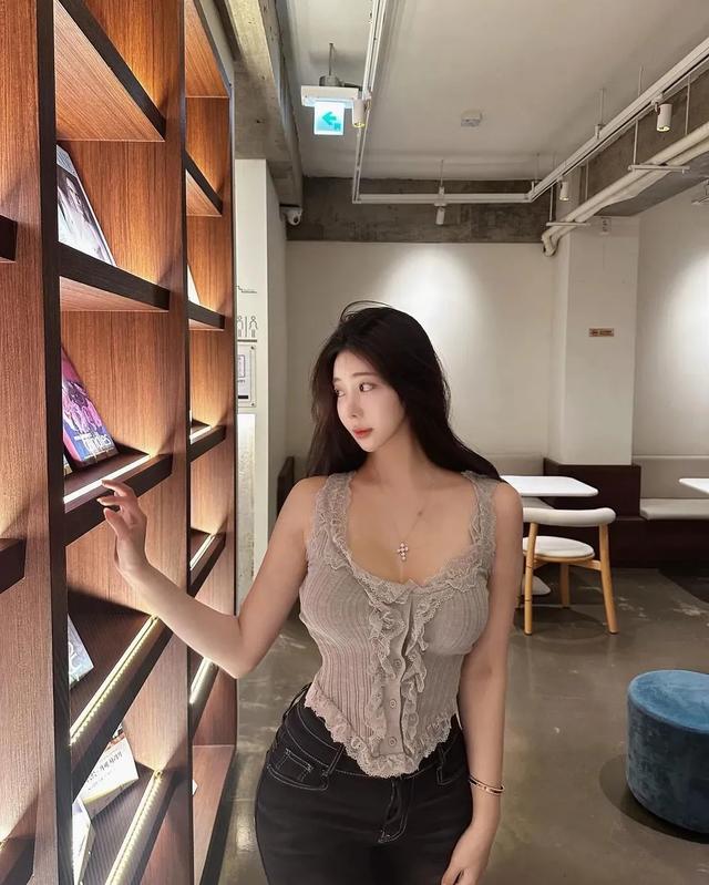 韩国网红j.warm__：长腿女神的多面魅力，实力与颜值并存！