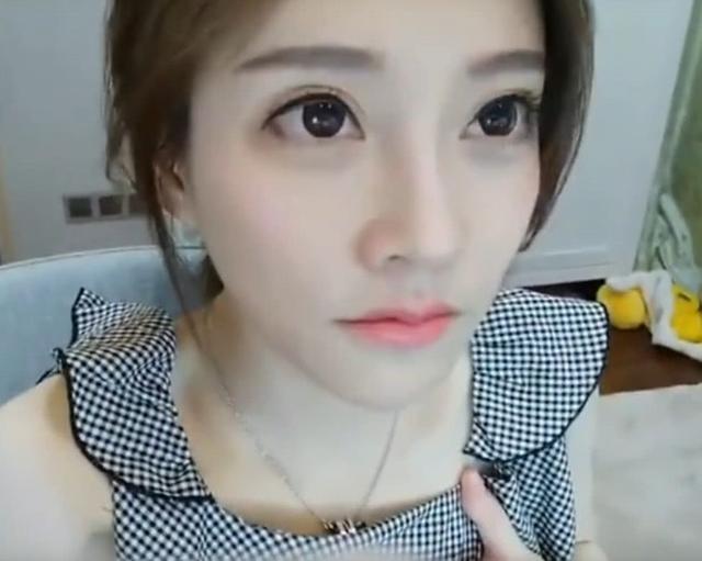 冯提莫瑜伽直播意外走光!质疑她是故意为之,因为她太懂直播了