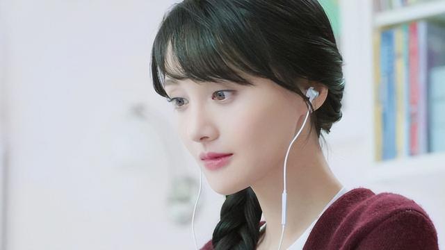 从“内娱顶流”到“全网封杀”，31岁郑爽是如何走向堕落的？