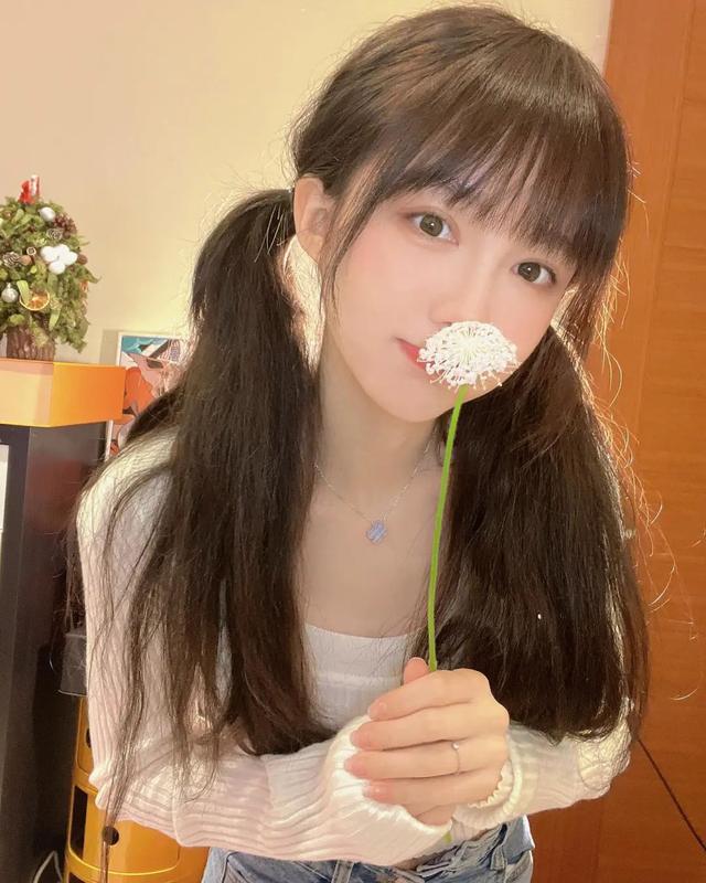 可爱与性感并存，台湾短发萌妹电竞美女主播魅力写真大赏