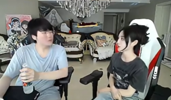 小悠穿白丝是真好看！做客姿态庄园澄清年龄，网友：保养的像18岁