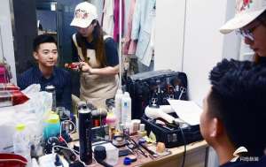 女主播黄凯(主播黄凯、徐单亮相《山东新闻联播》幕后花絮曝光)