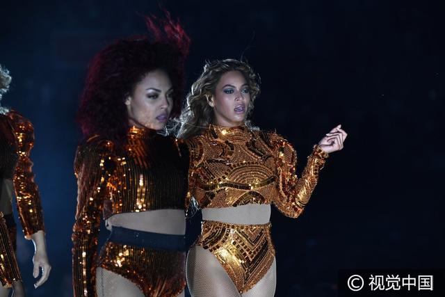 “卡阴装”正流行！碧昂斯挤胸秀腿性感开唱 扭臀热舞high爆全场