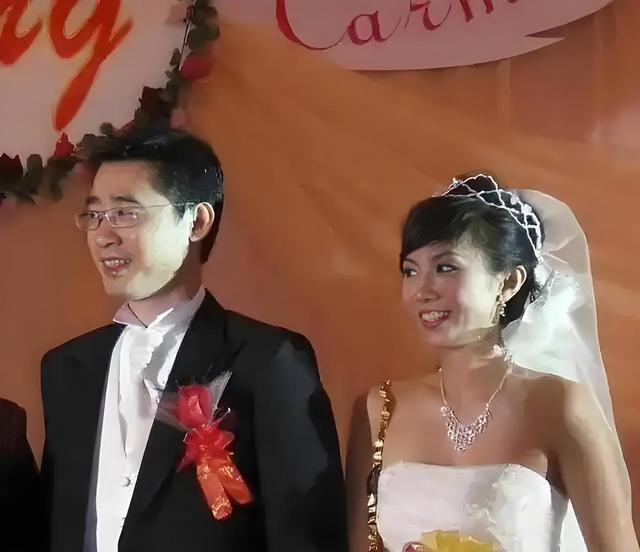 47岁肇庆美女李静雯：今日关注走红，12年事业低谷换女儿童年快乐