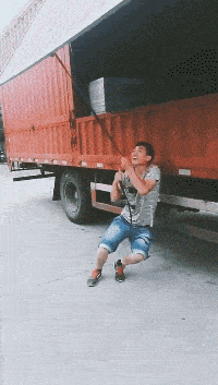 “弟弟的女同学才初一，都这么早熟了吗？”哈哈哈