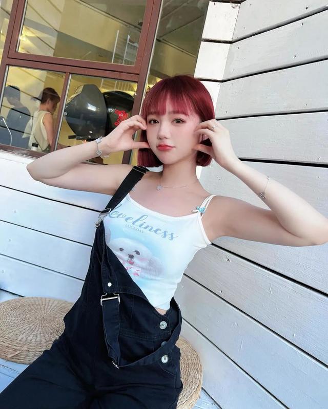 可爱与性感并存，台湾短发萌妹电竞美女主播魅力写真大赏