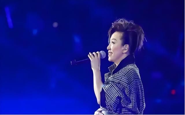 华语乐坛十大“殿堂级”女歌手:韩红进不了前五,王菲屈尊第二